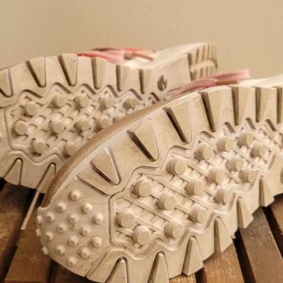 Women's Reebok 720 Walking Sneaker - Sized 4.5 US / 4 UK - Picture 5 of 8